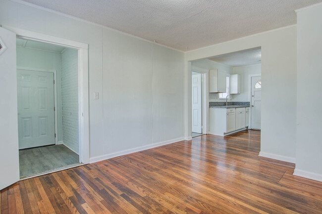 Building Photo - 2615 Warm Ave