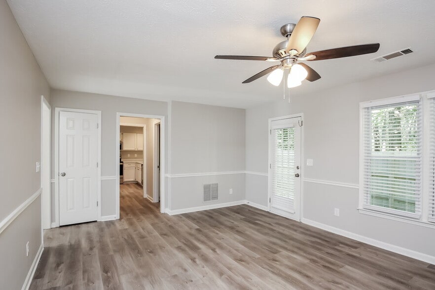 Building Photo - 1448 Christiana Dr