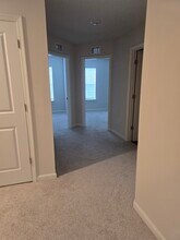 Building Photo - 330 Maple Run Dr