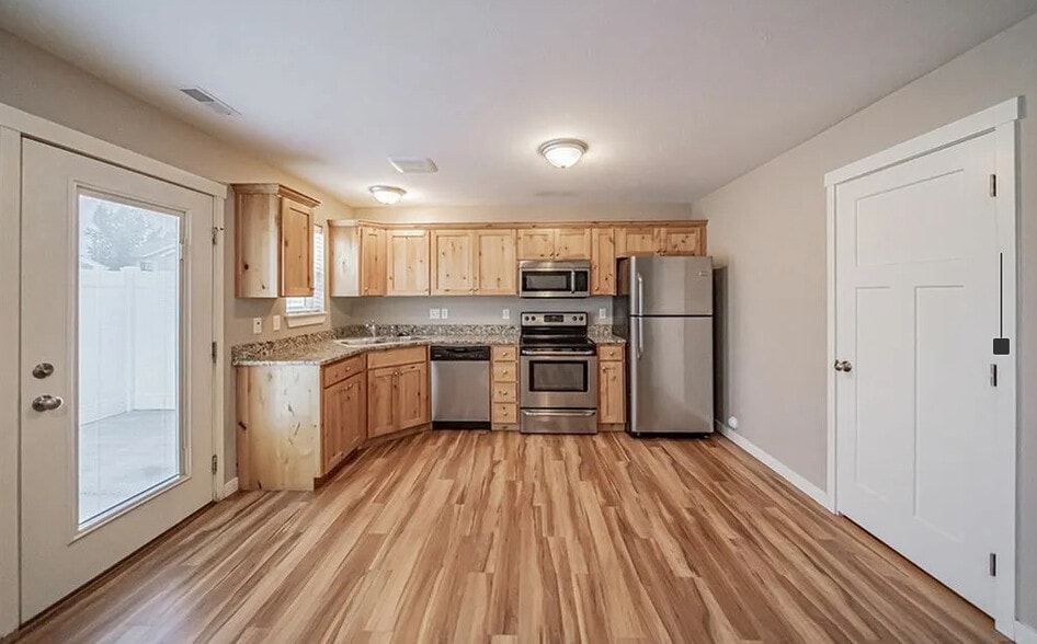 Primary Photo - Meadowcreek Townhomes