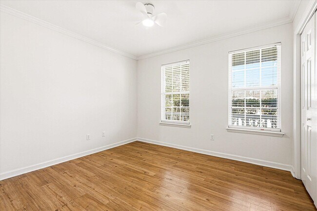 Building Photo - 335 Dreadnaught Ct