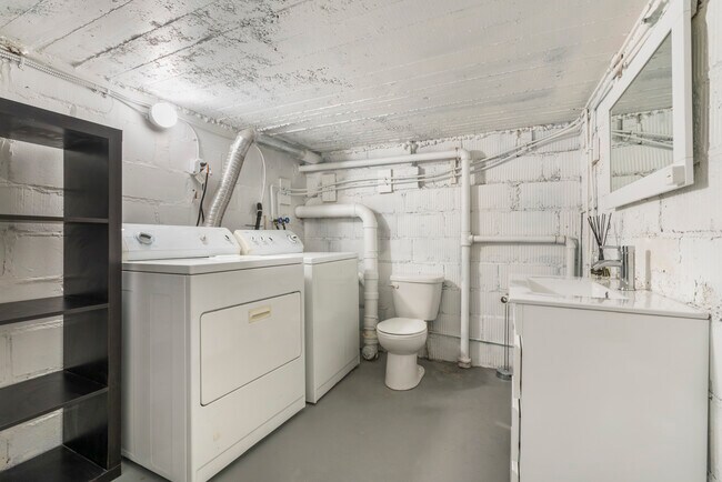 Building Photo - 181 5th St