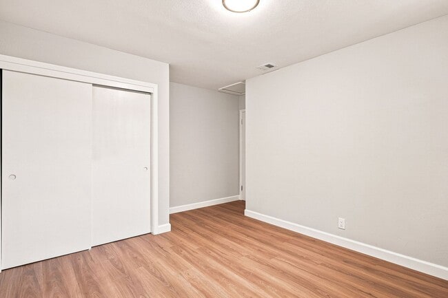 Building Photo - 4448 Irvington Ave