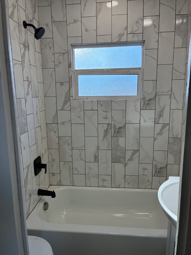 Building Photo - 2021 18th St