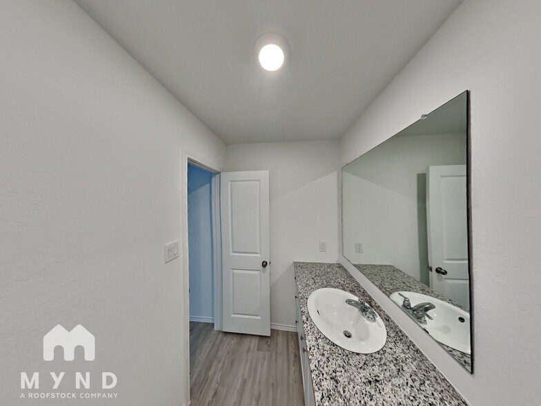 Building Photo - 14911 Greenfield Ml