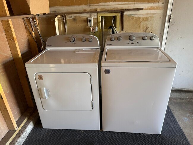 Building Photo - 840 Bravo Ct SE