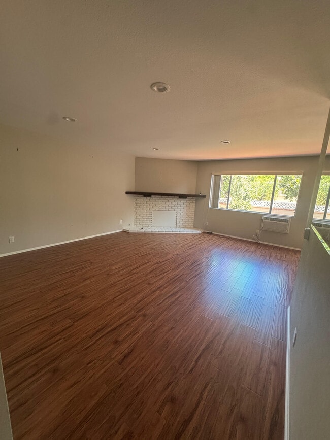 Building Photo - 2493 Los Feliz Dr