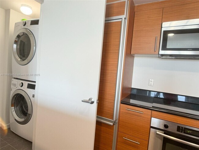 Building Photo - 50 Biscayne Blvd