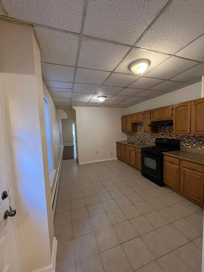 Building Photo - 1339 Good St