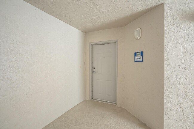 Building Photo - 5049 N Hwy A1A