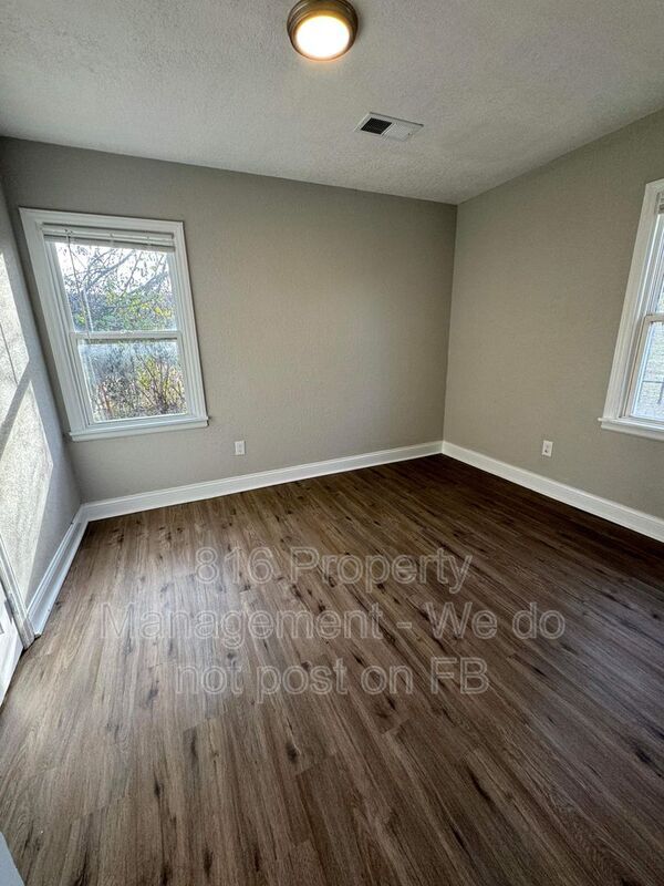 Building Photo - 5518 S Benton Ave