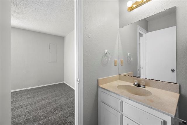 Building Photo - 606 Kings Way Dr