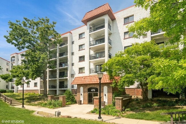 Primary Photo - 475 Plum Creek Dr