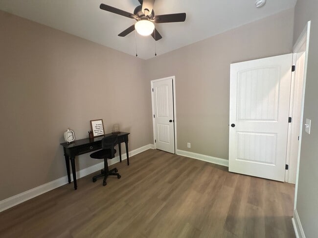 Building Photo - 513 Westend Cir