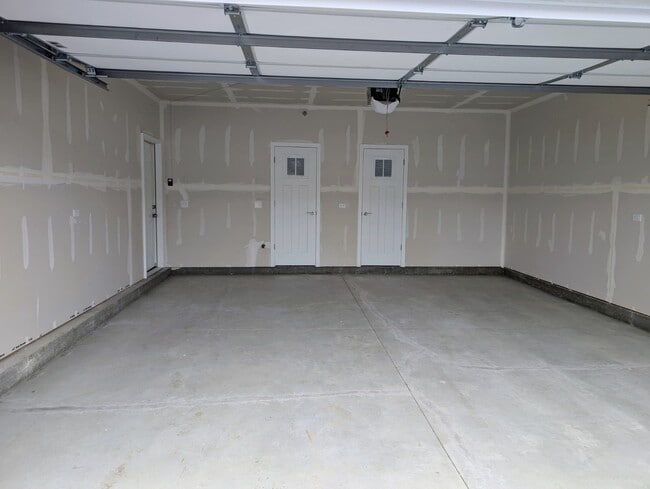 Building Photo - 1241 Gillespie Ln