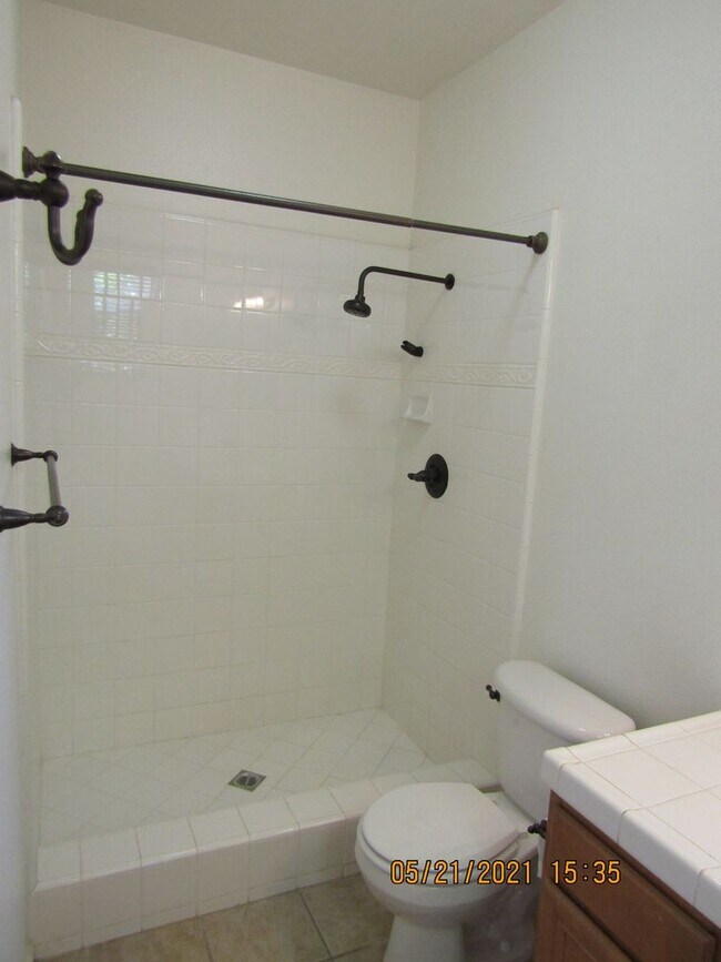 Building Photo - Centrally Located Single Story Home in Traditions