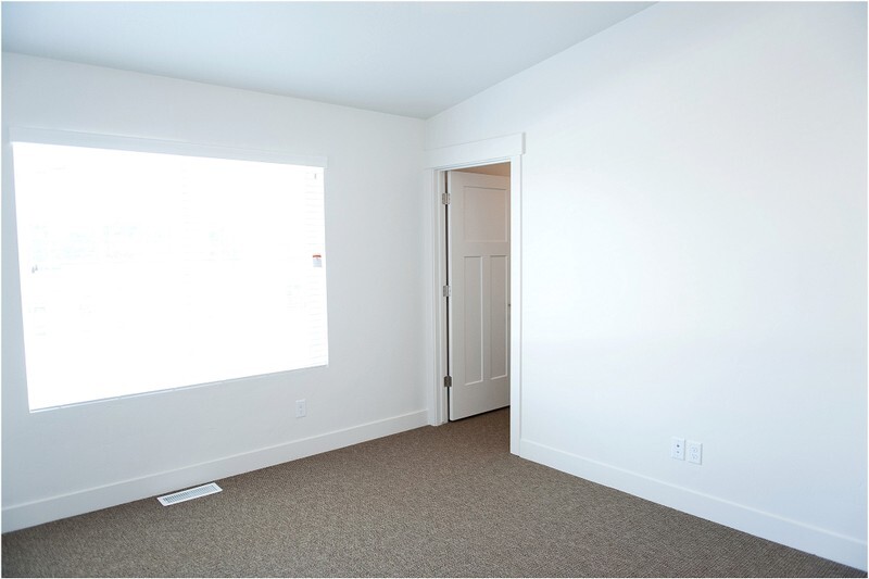 Building Photo - 390 W 200 N
