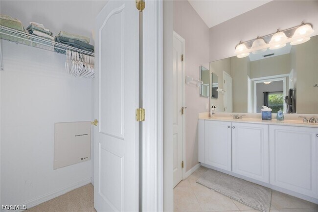 Building Photo - 3240 Cottonwood Bend