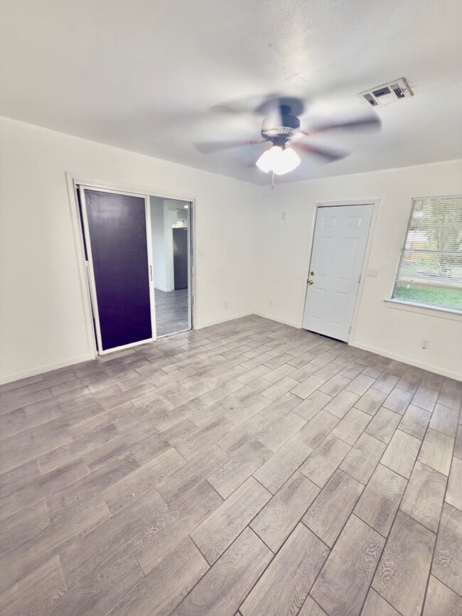 Building Photo - 4312 Meadowpark Dr