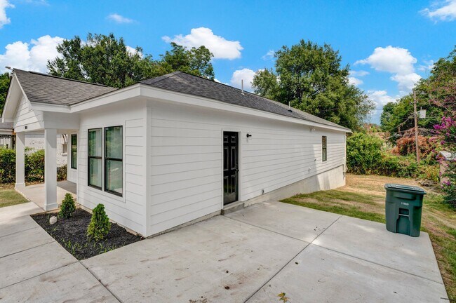 Building Photo - 1408 Kyle St