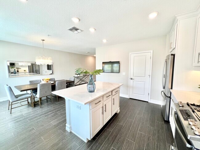 Building Photo - 5120 Bridge St