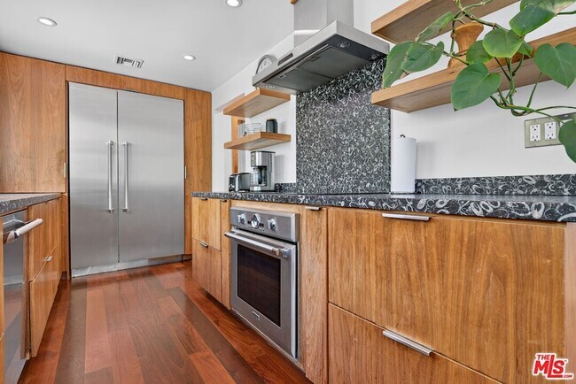 Building Photo - 1738 Topanga Skyline Dr