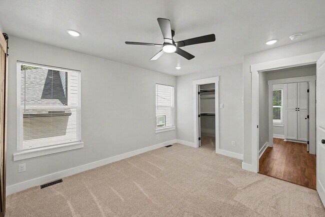 Building Photo - 116 Sun City Ln