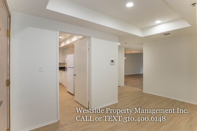 Building Photo - 410 S Barrington Ave