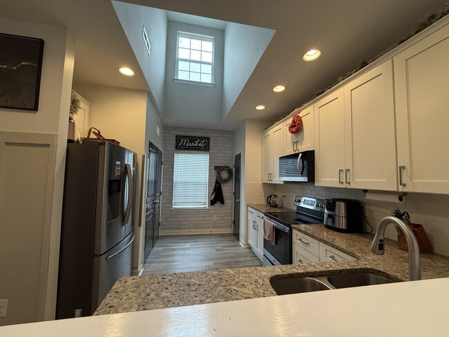 Building Photo - 133 Penry Ln