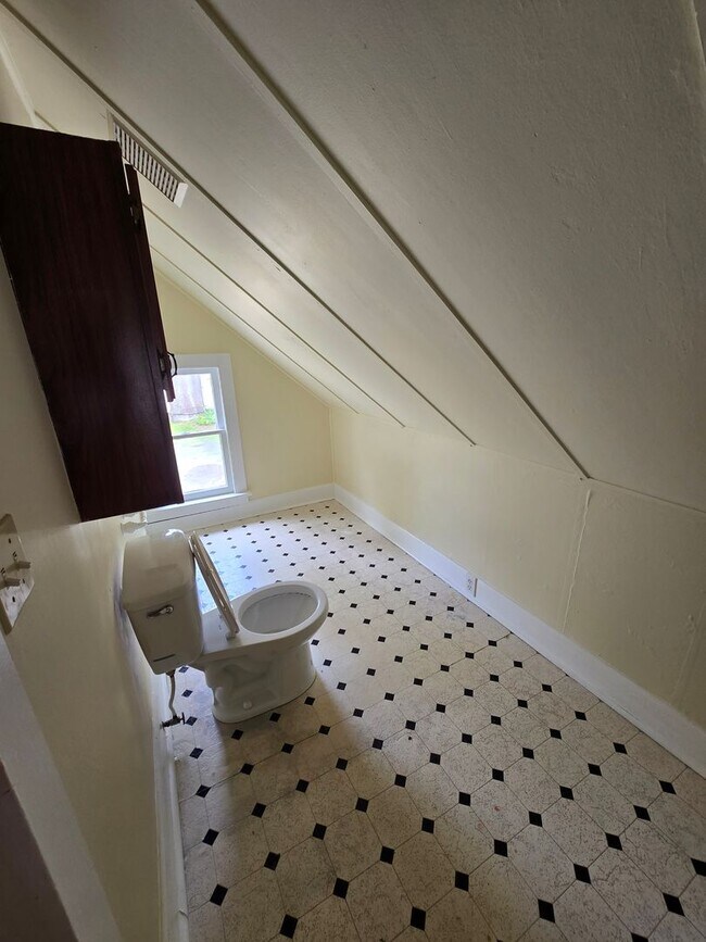 Building Photo - 4 bedroom House in East Stroudsburg Borough!