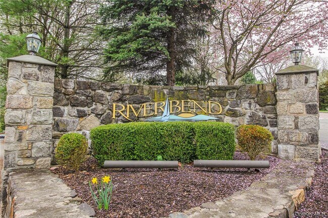 Building Photo - 213 Waterside Close