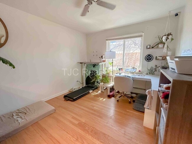 Building Photo - 1939 Olive St