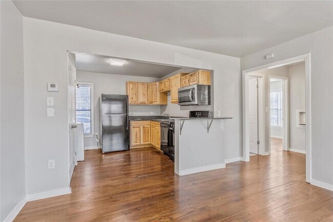 Building Photo - 1217 N Blackwelder Ave