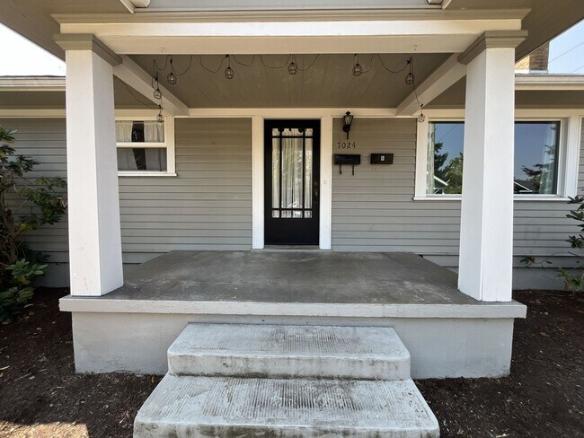 Building Photo - Charming Portland Home with Original Hardwood Floors, Finished Basement & Large Kitchen