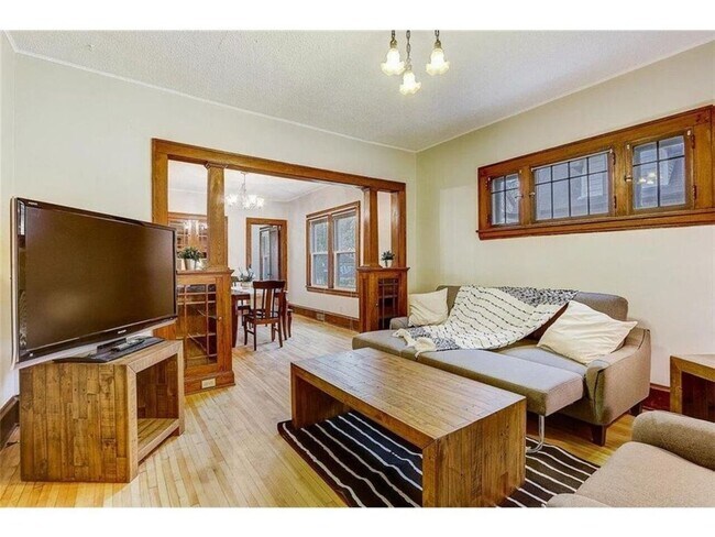 Building Photo - 27th Ave S