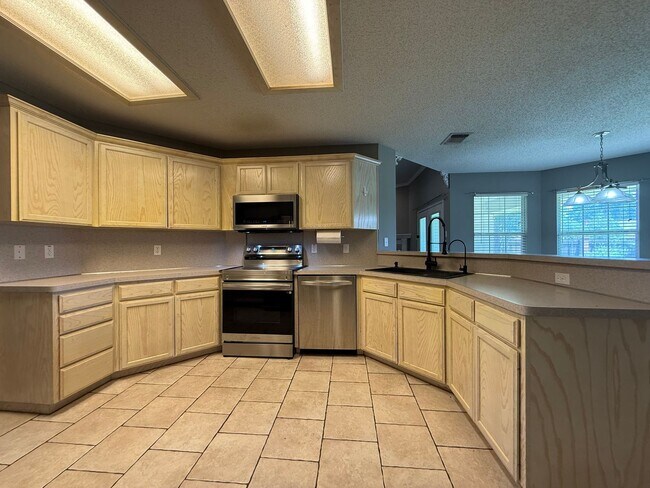 Building Photo - Gorgeous 3 bed/2bath home in Twin Oaks AVAILABLE NOW!