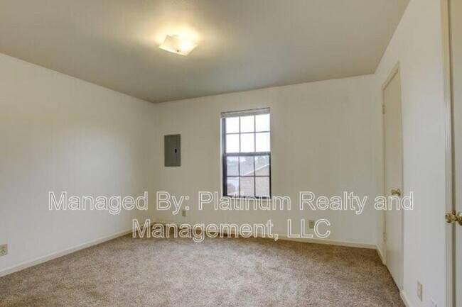 Building Photo - 1601 Minglewood Dr