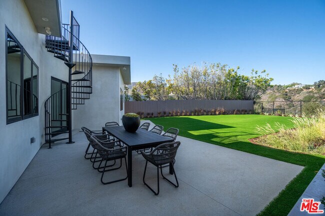 Building Photo - 286 Quadro Vecchio Dr