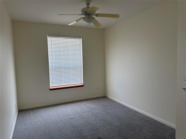 Building Photo - 1511 Homewood Cir