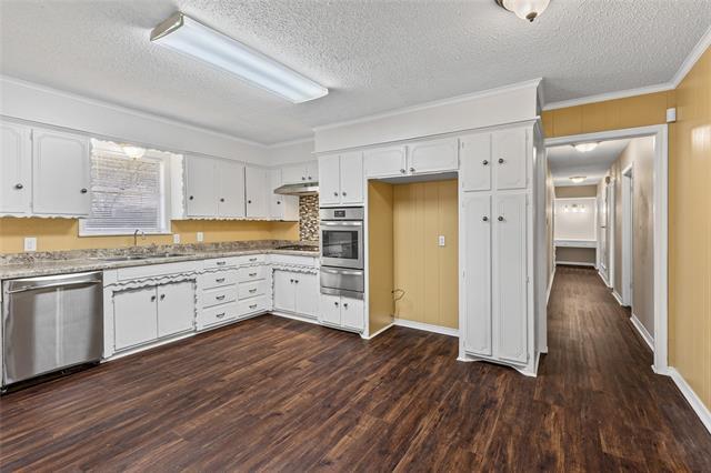 Building Photo - 6305 Chapman Dr