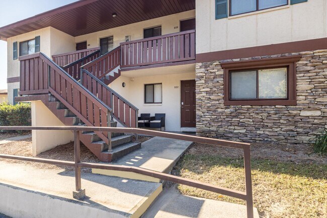 Building Photo - 502 Windsong Cir