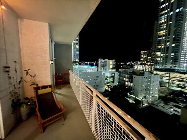 Building Photo - 444 N E St