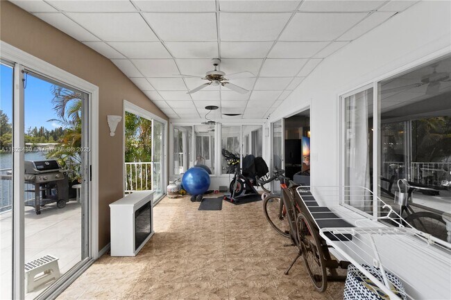 Building Photo - 5620 Lagoon Dr