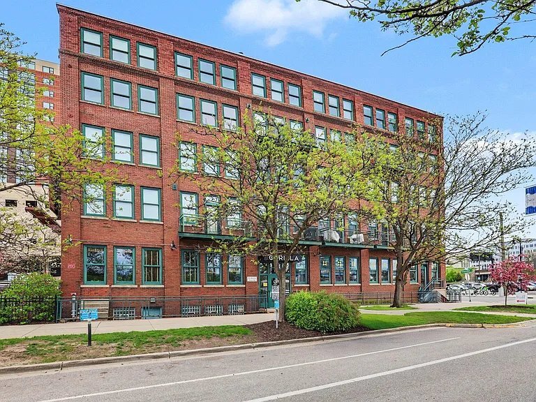 Building Photo - 600 Monroe Ave NW