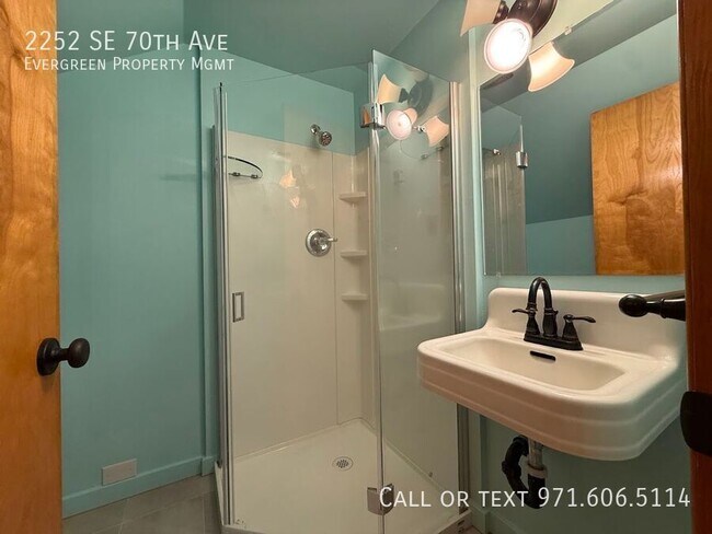 Building Photo - 2252 SE 70th Ave