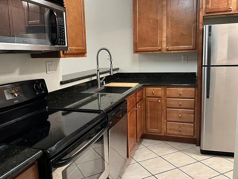 Building Photo - 7178 N Fruit Ave