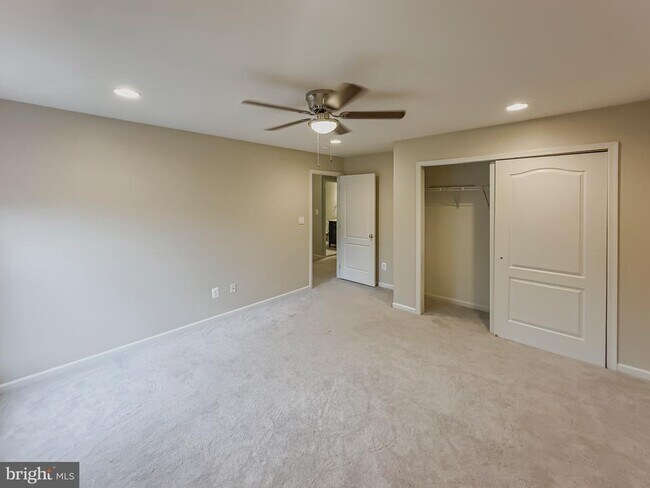 Building Photo - 43263 Somerset Hills Terrace