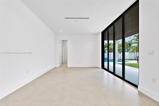 Building Photo - 6818 NW 104th Ct