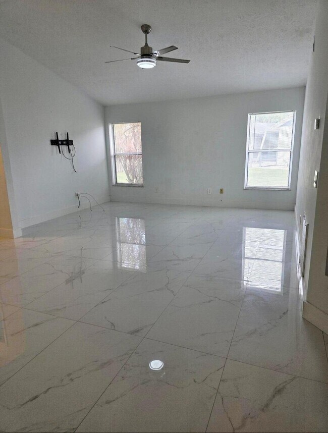 Building Photo - 1697 SW Clover St