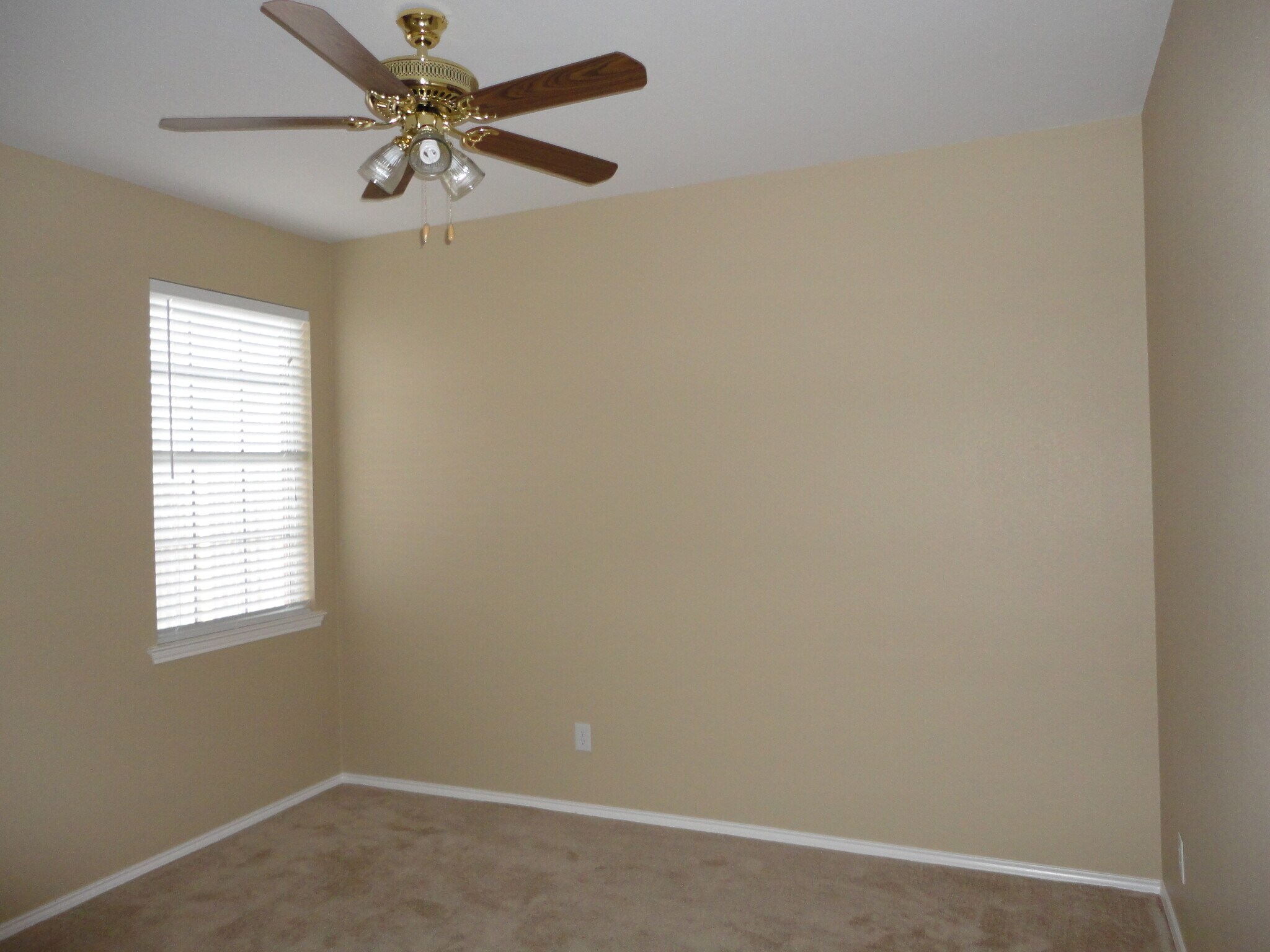 Building Photo - 2319 Dogwood Dr